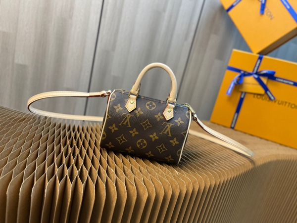 ルイヴィトンバッグ側面デザイン